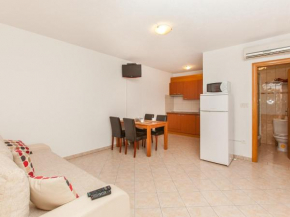 Apartments in Okrug Gornji 33036